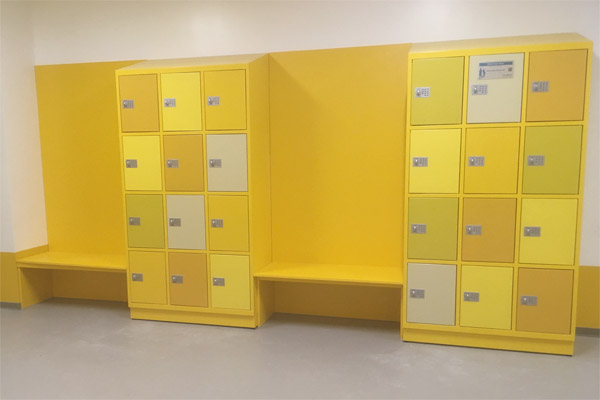 Abschliebare Spinde und Sitzbank