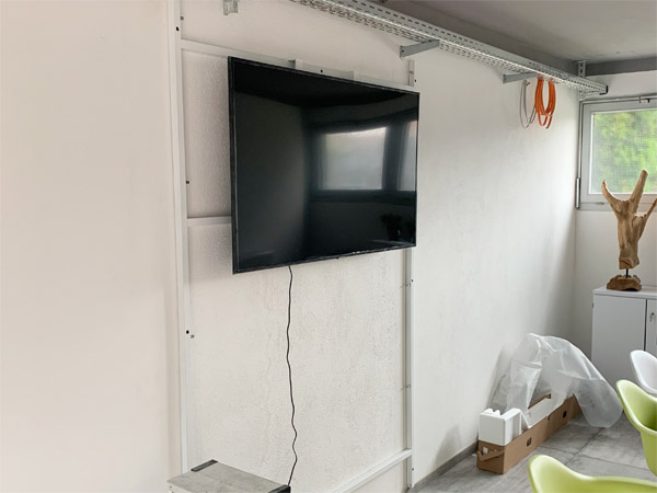 Blechmbel Absorberschaum Falz belegt Mit integriertem Monitor und Schallschluck