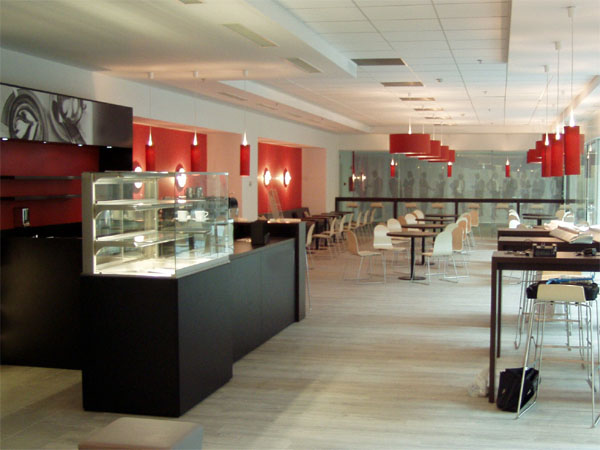 Objekteinrichtung Kaffeebar mit Theke, Leuchtelementen, Sthlen, Tischen, Stehtischen, Loungeecke, Beleuchtung