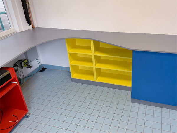 Kassenplatzeinrichtung im Freibad Gglingen Theke, Mbel, Regale, Ablage