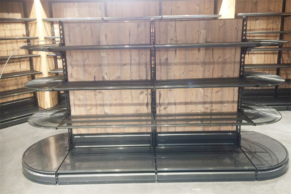 Objekteinrichtung Laden mit Ladenregalen Meter Elemente aus Metall mit Holzwand