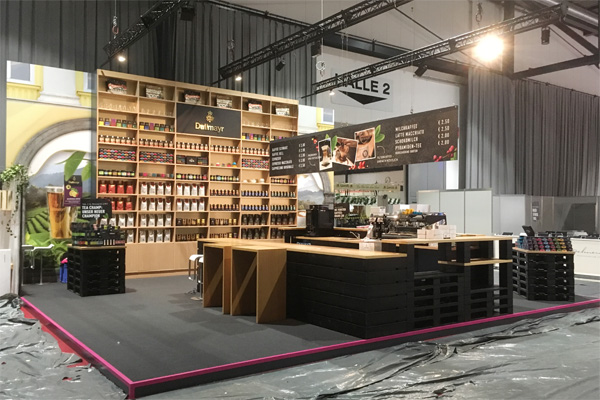Messestand Dallmayr 2016 ca. 70m mit Palettenmbeln