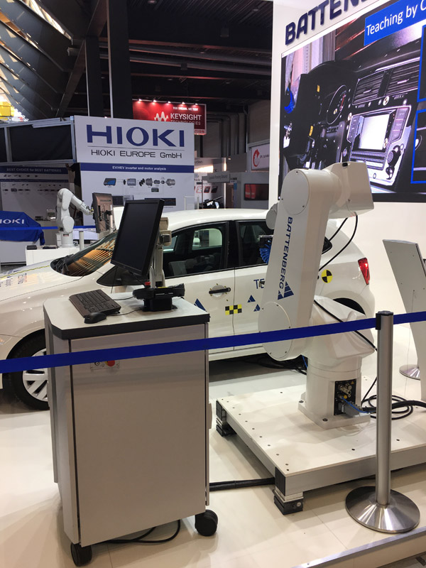 Messestand mit LED Wand ca. 2,4m hoch und ca 5m breit 48x48cm Module mit Auflösung nach Wunsch Unterschiedliche Modulgrößen möglich Stoffabhängung beleuchtet Absperrständer, Displays, Präsenter...