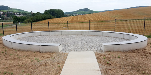 Outdoormbel Fertigbetonteil mit HPL Abdeckung